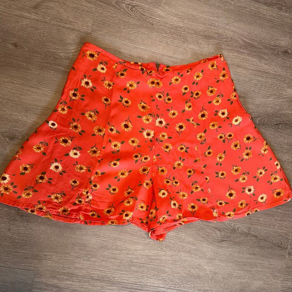 Kimchi Blue Sunflower Skort Size 6 Coral Floral Back Zip Flowy Summer Mini